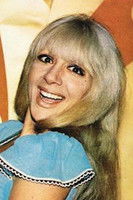 Aina Maouer as dancer