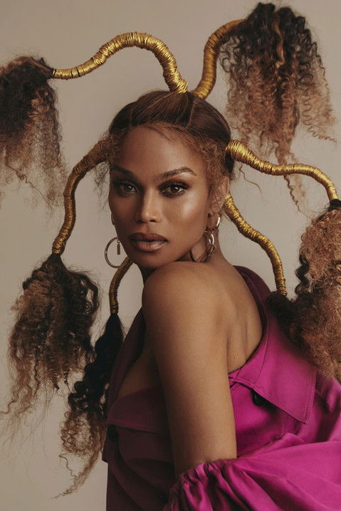 Miss Shalae as Beyonce