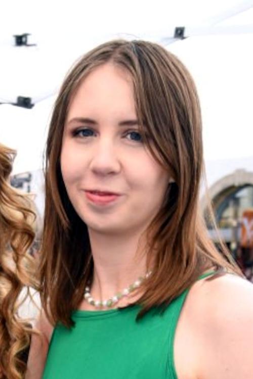 Pearl McKay as Pearl the Landlord