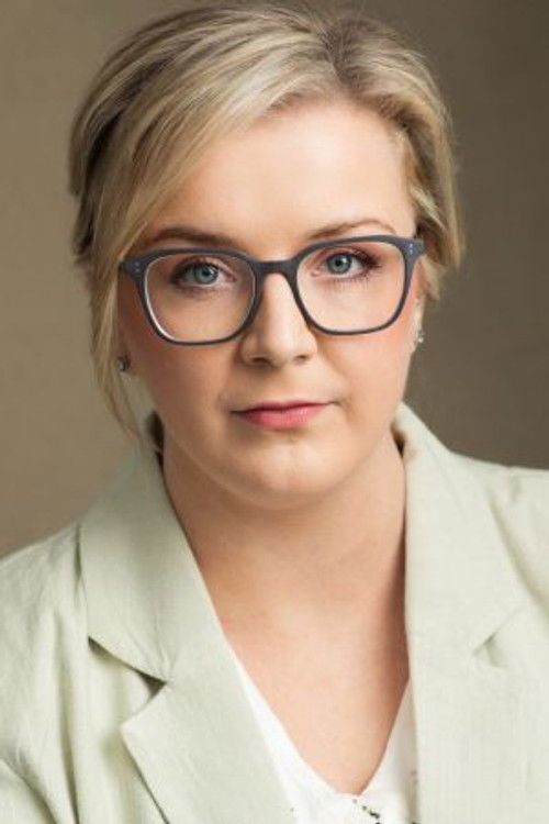 Alice McKillop as Officer Thompson