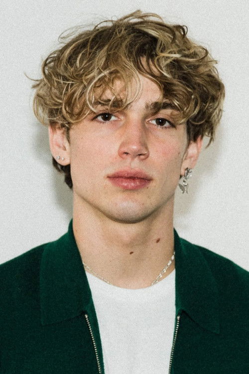 Vinnie Hacker as Felix