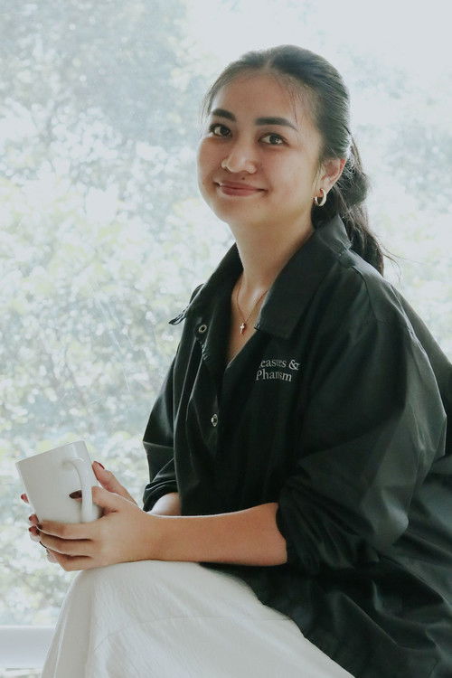 Oliviana Maringka as Abortion Patient 1