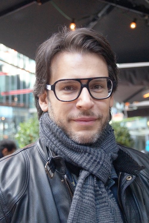 Florian Odendahl as Tom