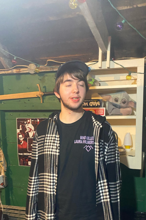 Alex Lepping as Chuck / Alex Lepping