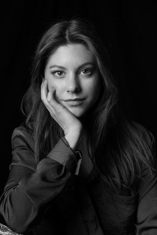 Sára Mosolygó as Franciska