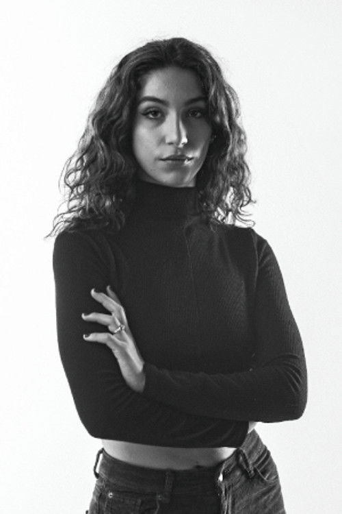 Mila Cadonik as Adolescente 1