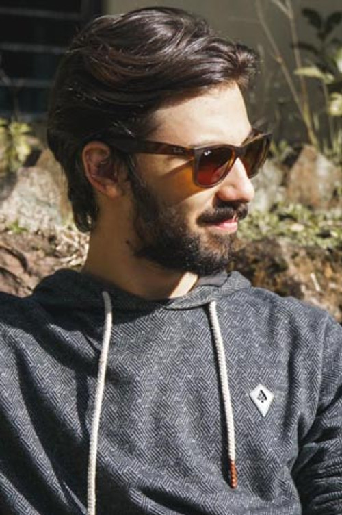 Lorenzo Telles as Policial Banana