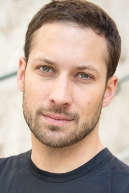 Maxime Pambet as Julien