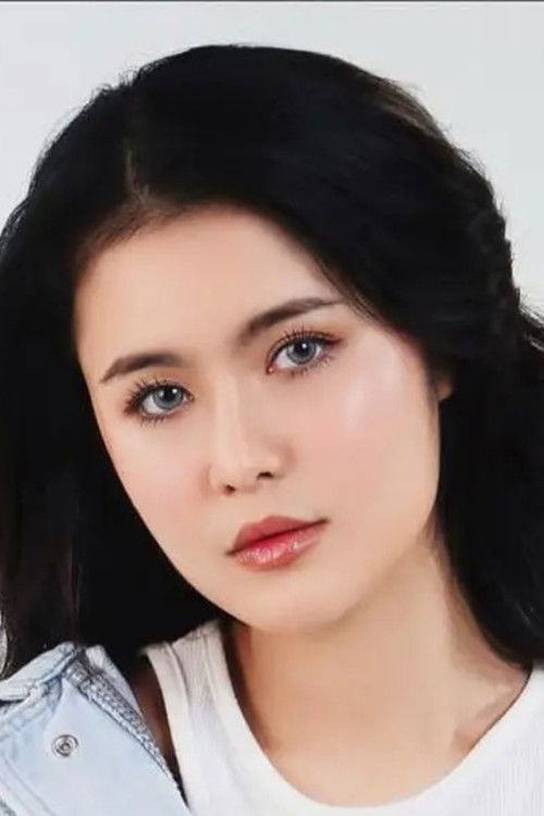 Thet Hnin as Khin Thazin