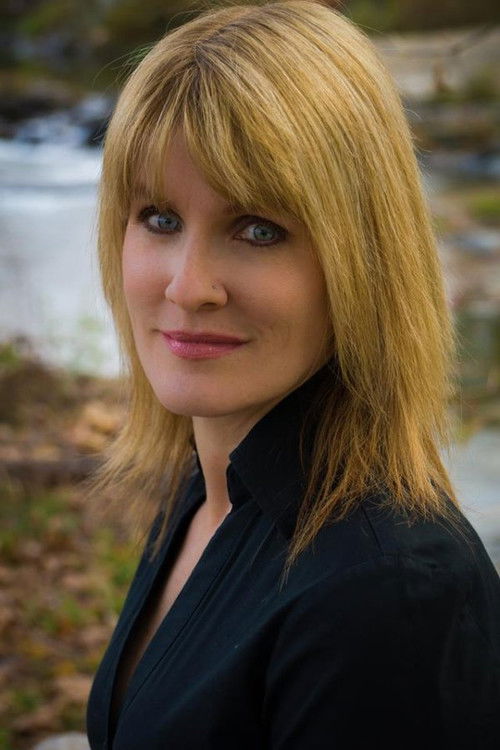 Stephanie Eaton as Elisabeth Seward