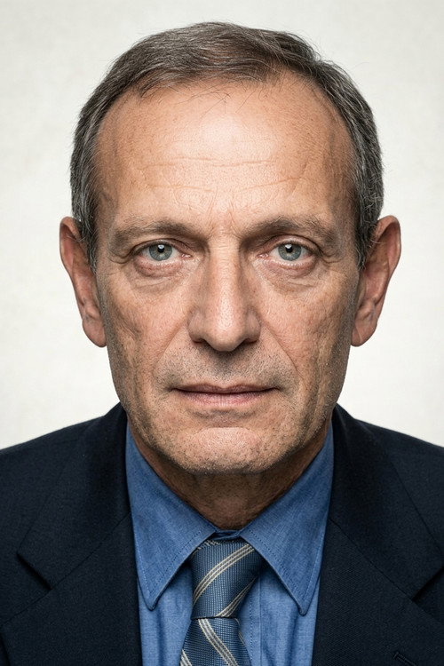 Kunt Tulgar as Tekin / Superheld "Copperhead"