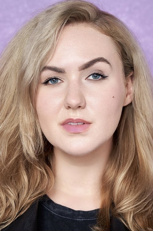 Grace Gordon as Riley Ann