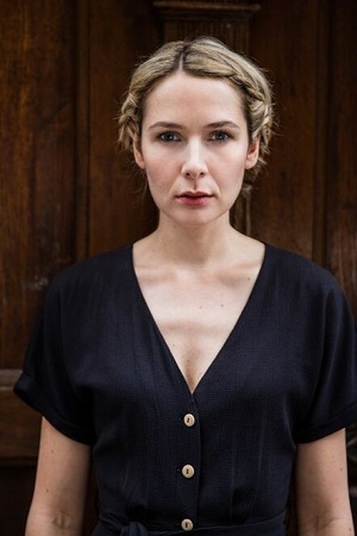 Julia Gruber as Gitte