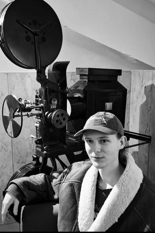 Thomas Georg Gönitzer as Schatten