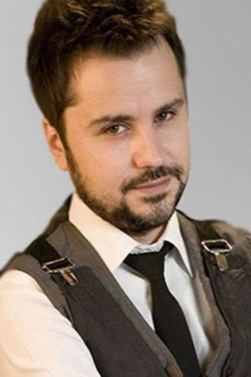 Zeki Kayahan Coşkun as Sunucu