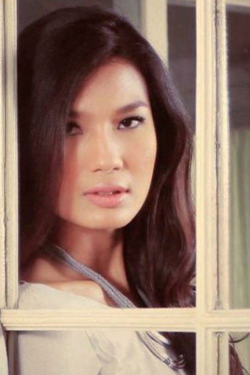 Duma Riris Silalahi as Sarah