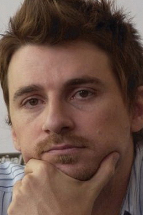 Ramón Salazar as Médico