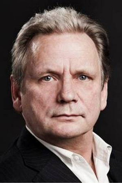 Tomasz Kubiatowicz as Security Guard