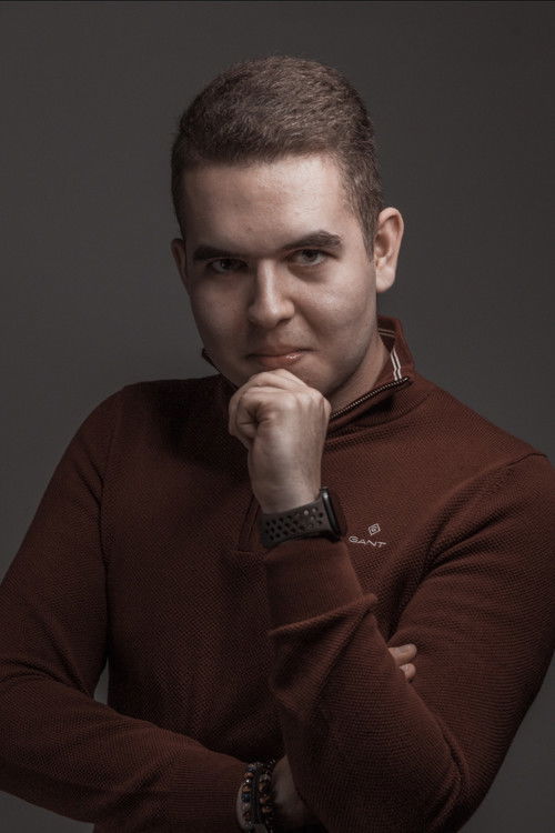 Bálint Győrfi as László Fazekas