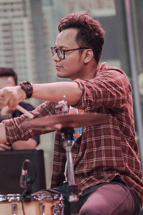 Tutus Thomson as Yayan