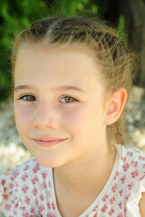 Shanna Keil as Louise de Pileggi 12 ans