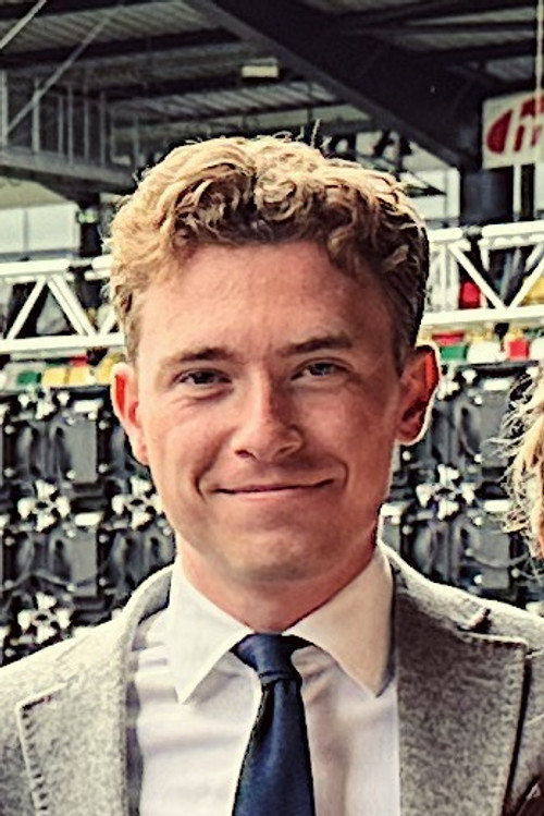 Frederik Johnsson as Frank