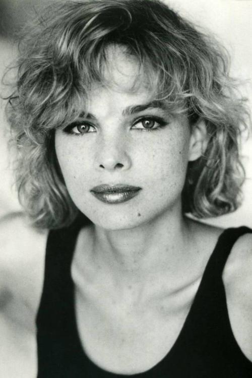 Elizabeth Whitcraft as Rosanne