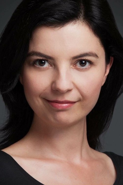 Gözde Kısa as Müjde