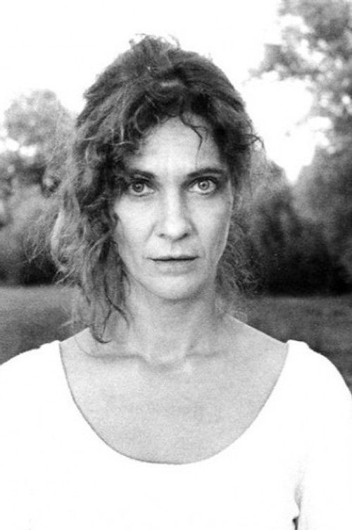 Katinka Heichert as Elena Boikowa