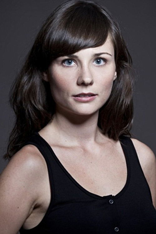 Barbara Grahsl as Weinende Mutter am Spielplatz