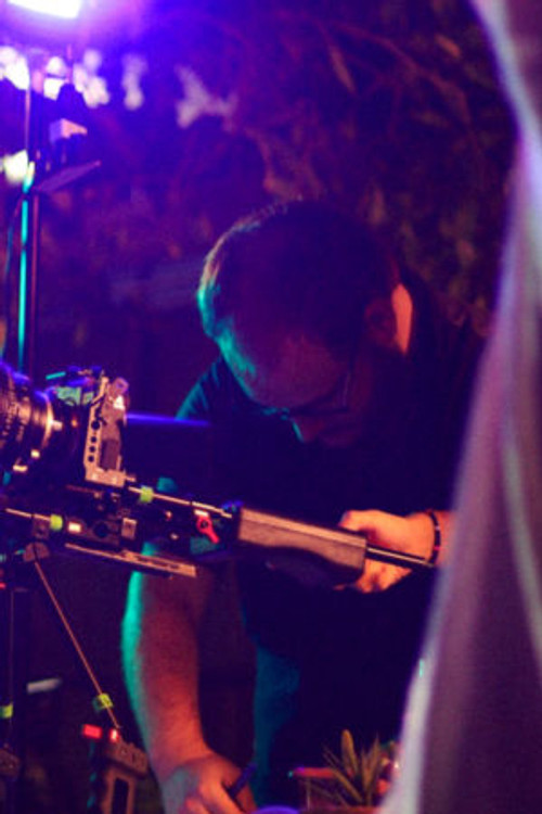 Sotto Saccenti as Vendedor