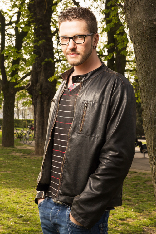 Ralph Schaefer as Nikolaus