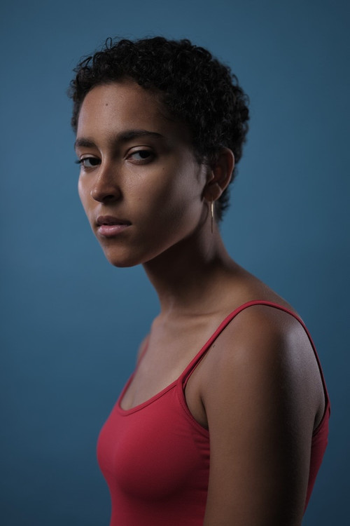 Savannah Acquah as Vi's Friend