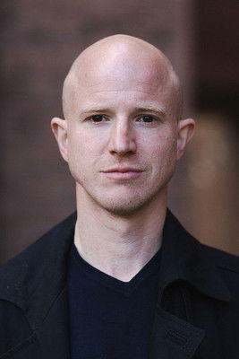 Sebastian Stegmann as Kellner