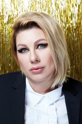 Eva Polna as Self/Singer