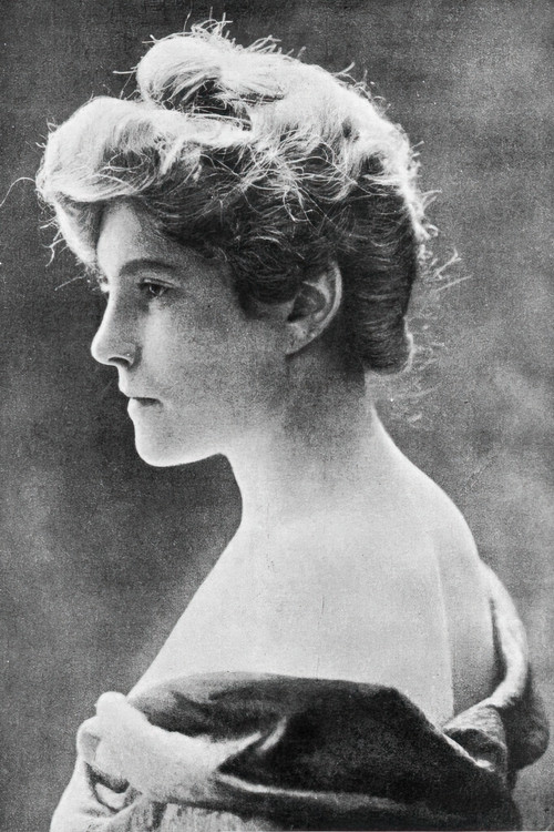 Suzanne Desprès as Nina