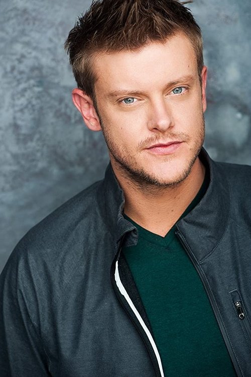 Dane Davenport as Derek Hogue