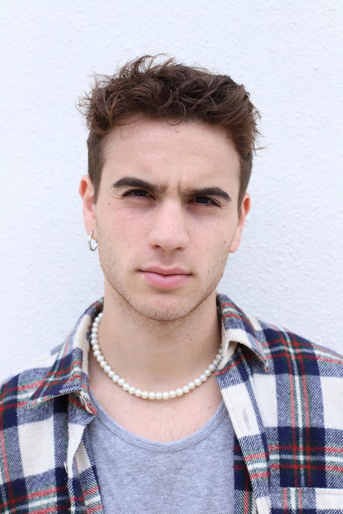 Giuliano Montepaone as Maxi