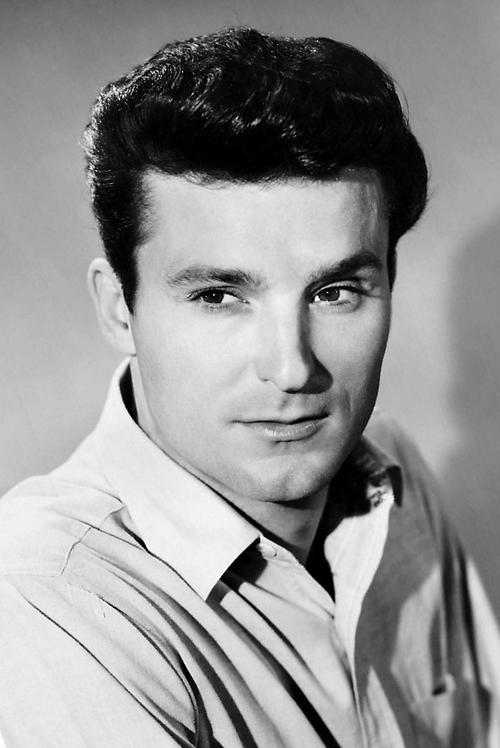 Keith Larsen as Katawan