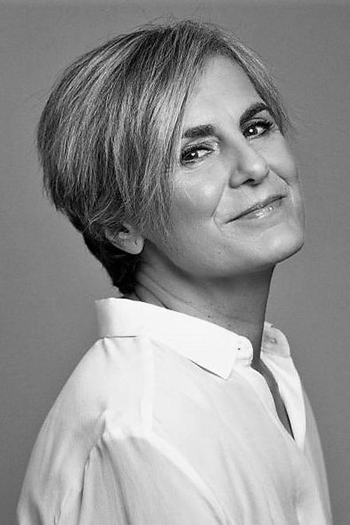 Ana Gracia as Psiquiatra