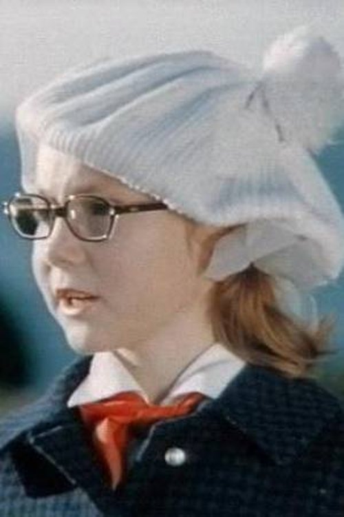 Natasha Veselova as девочка в очках