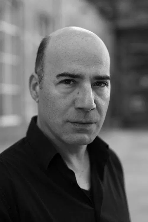 Ferrán Terraza as Barquer