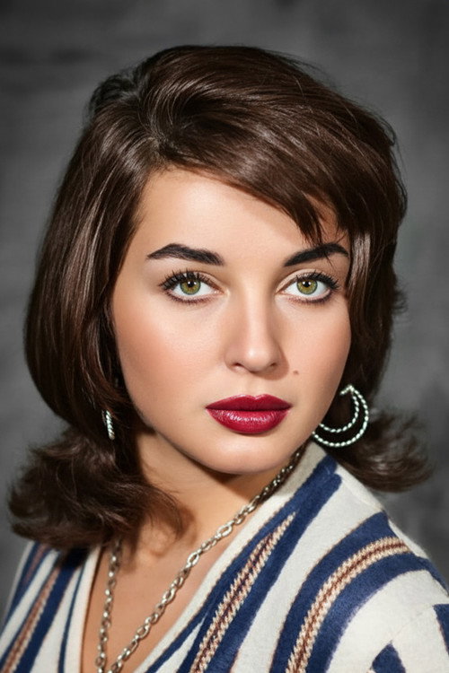 Leyla Sayar as Leyla