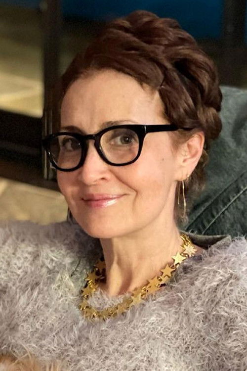 Thea Mann as Corinne