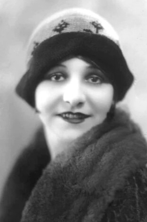 Betty Dodge as Bell Hop