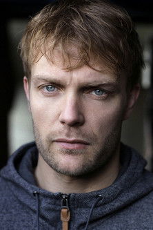 Chris Ellis-Stanton as Richard Carpenter