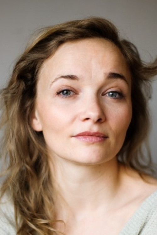 Chloé Petit as Maman 2