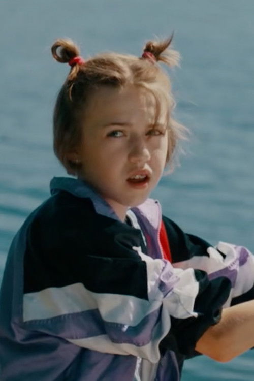 Cécile Enthoven as Ella