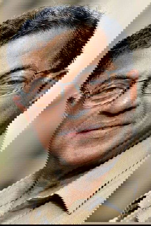 Girish Karnad as Sathya's grandfather