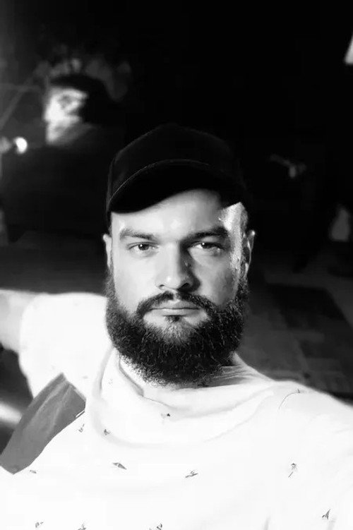 Simonas Dovidauskas as Younger Martin Avdeitch